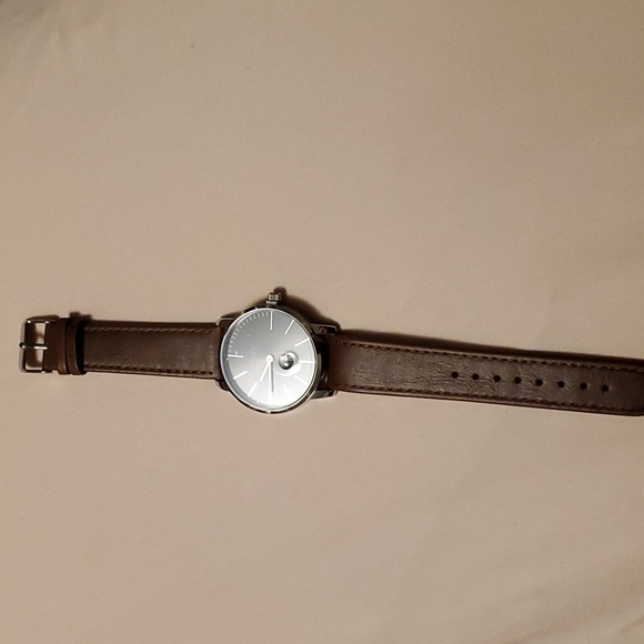 Watch - Picture 2 of 4